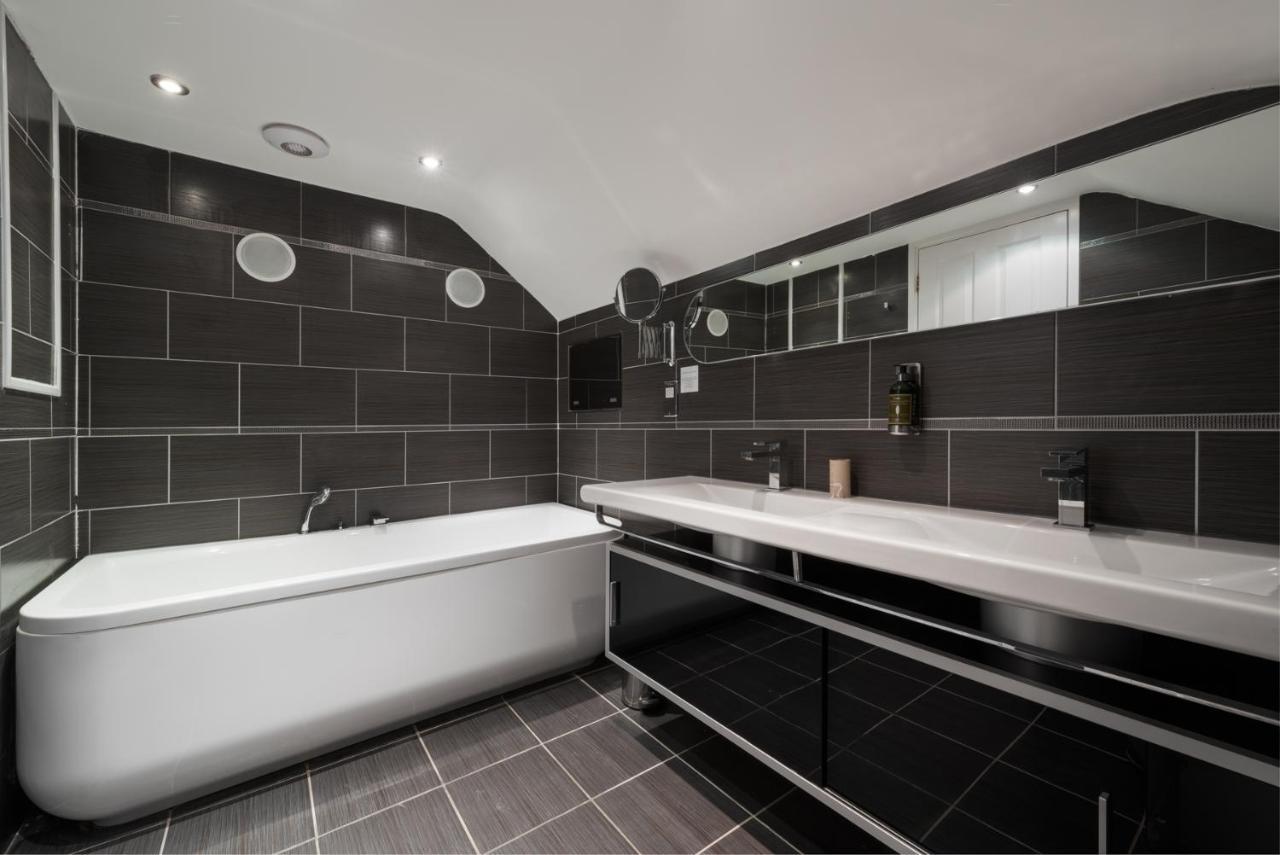 Superior King with Bath